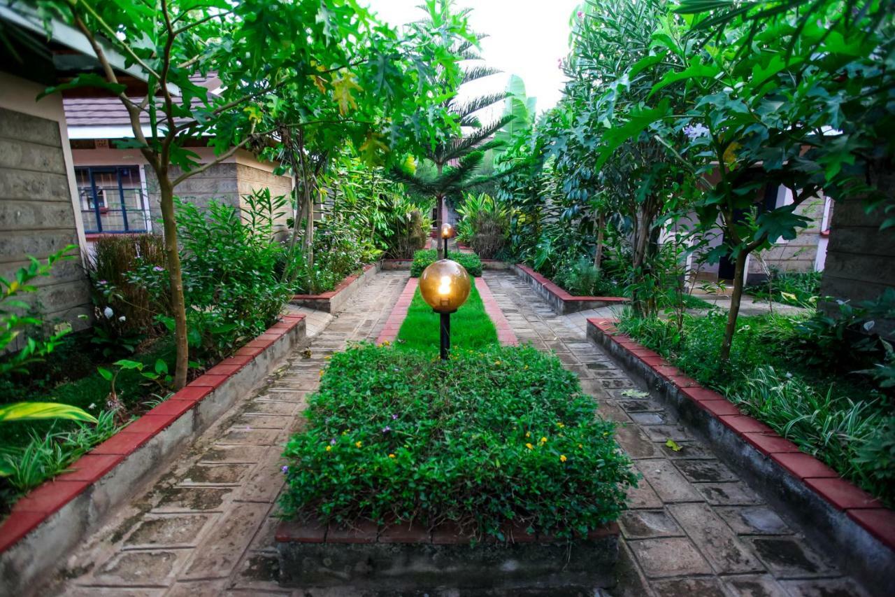 Maya Gardens Sagana Resort Buitenkant foto