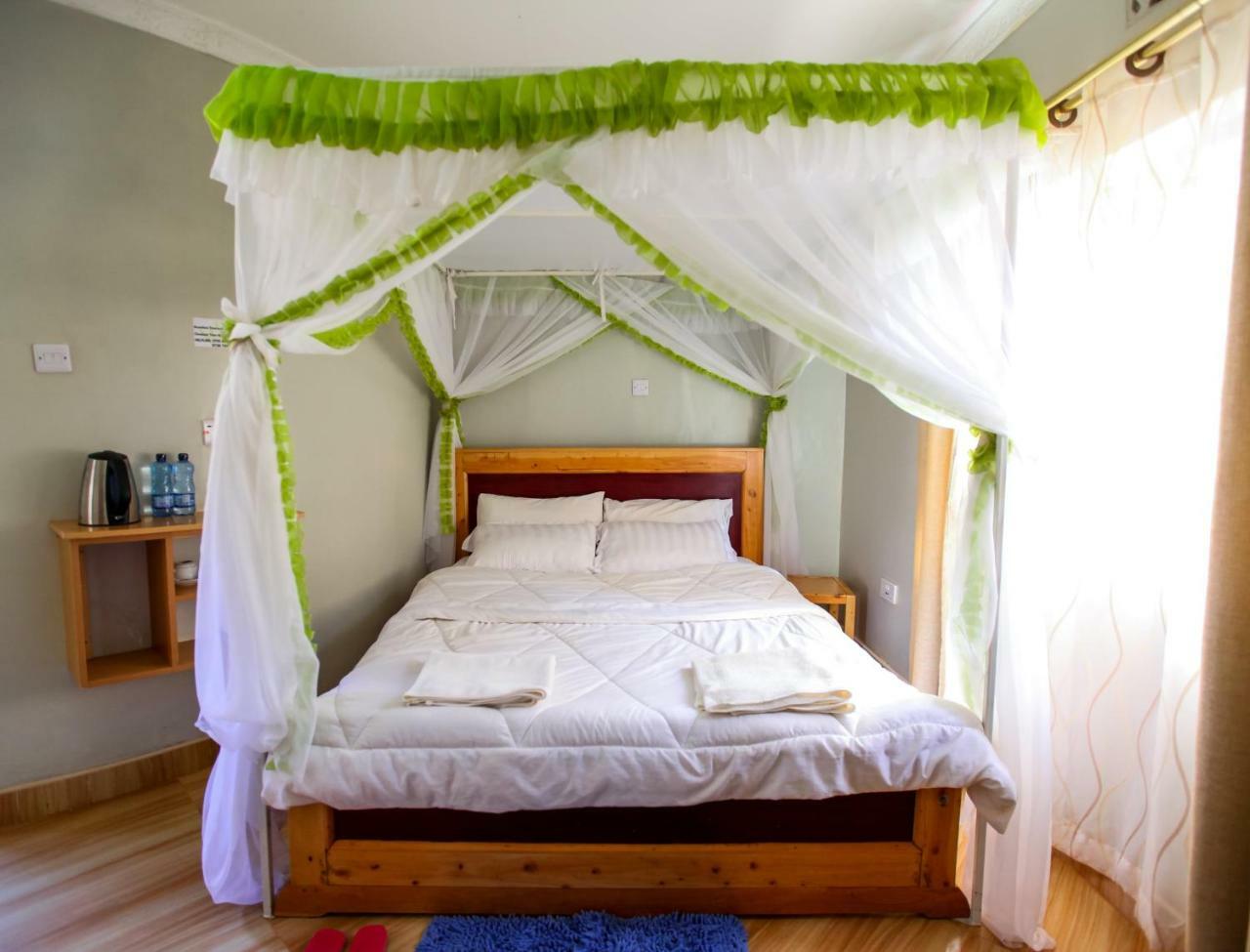 Maya Gardens Sagana Resort Buitenkant foto